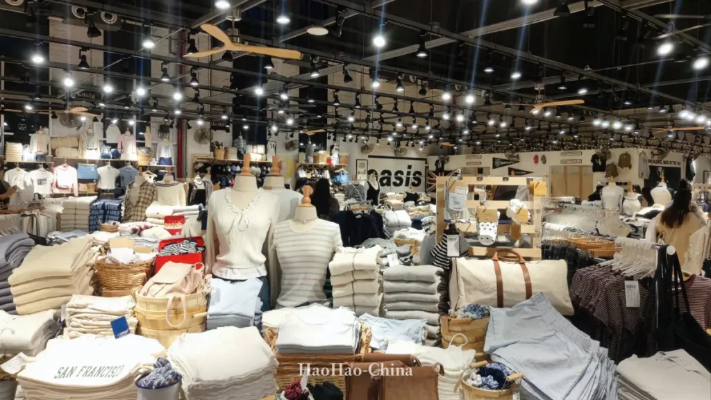 BRANDY MELVILLE 中国 アパレル